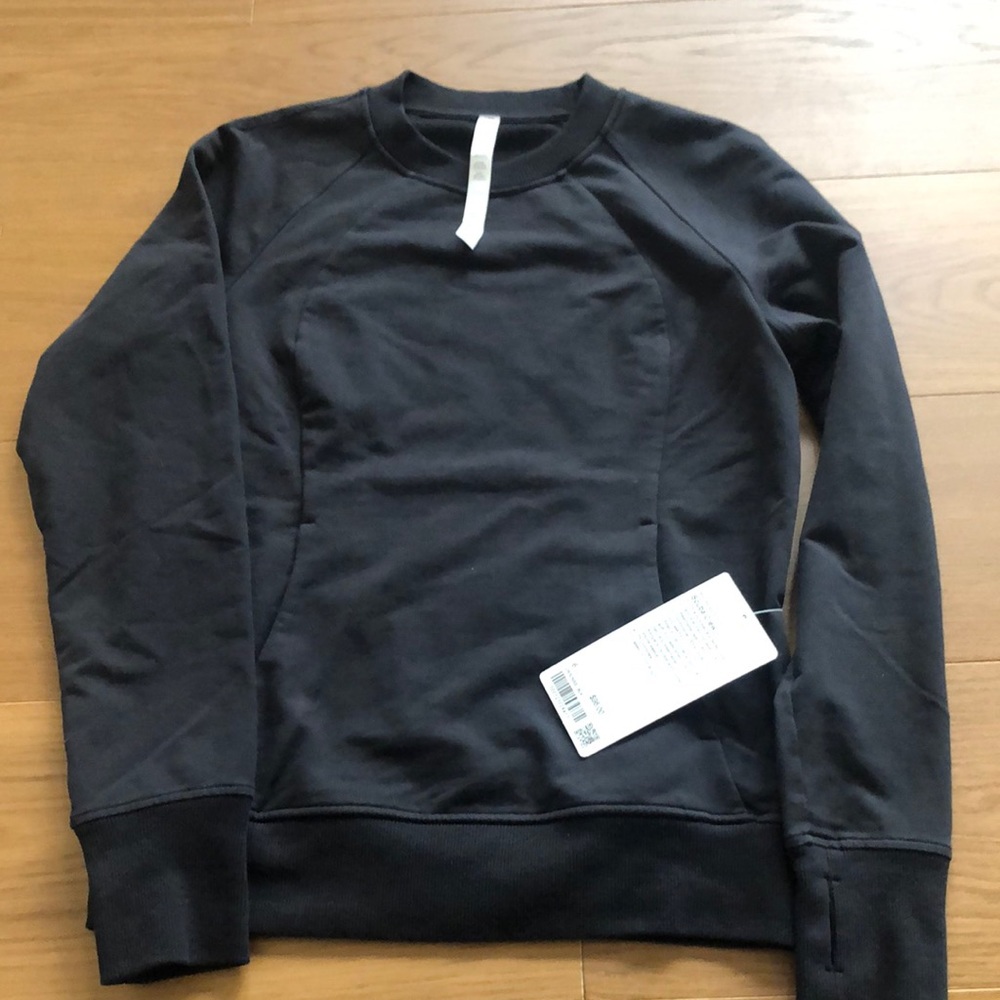 NWT Lululemon Scuba Crew size 6, black